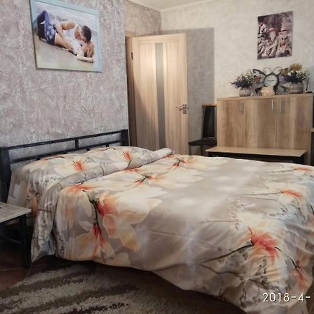 Apartment on Sobornaya 58 Khmelʼnytsʼkyy Bagian luar foto