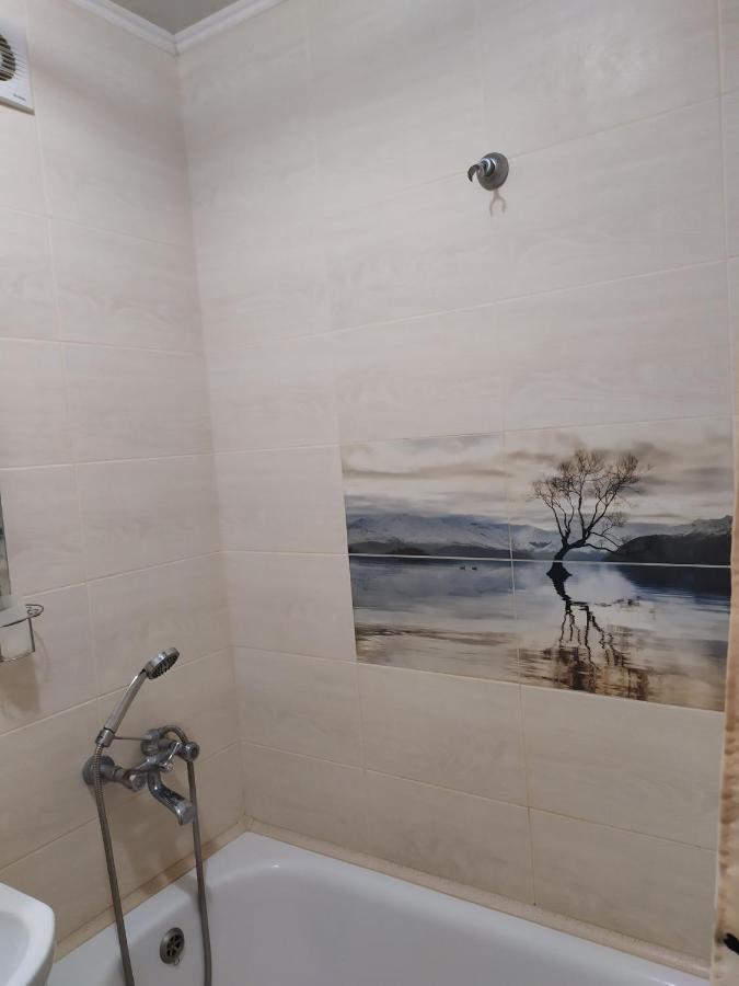 Apartment on Sobornaya 58 Khmelʼnytsʼkyy Bagian luar foto